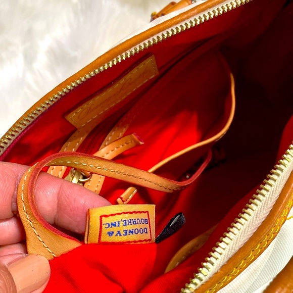 DOONEY & BOURKE Like NEW 💃🏻 Elegant White Quilted Handbag with Tan Accents - Picture 6 of 9